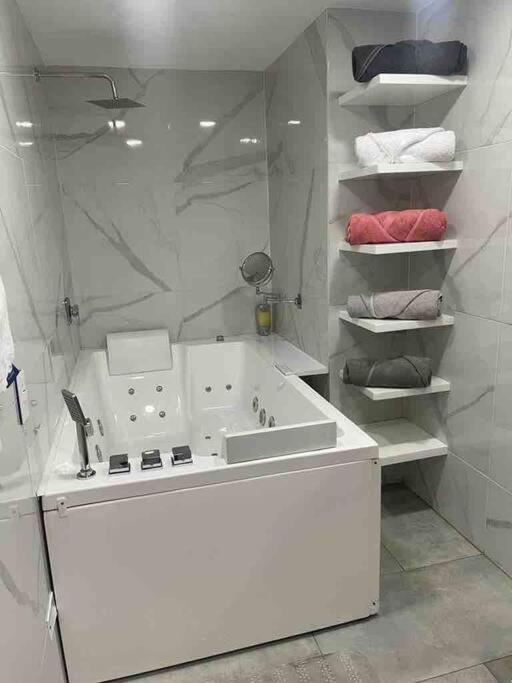 Poblado,jacuzzi,wifi,vista Exclusiva Apartamento