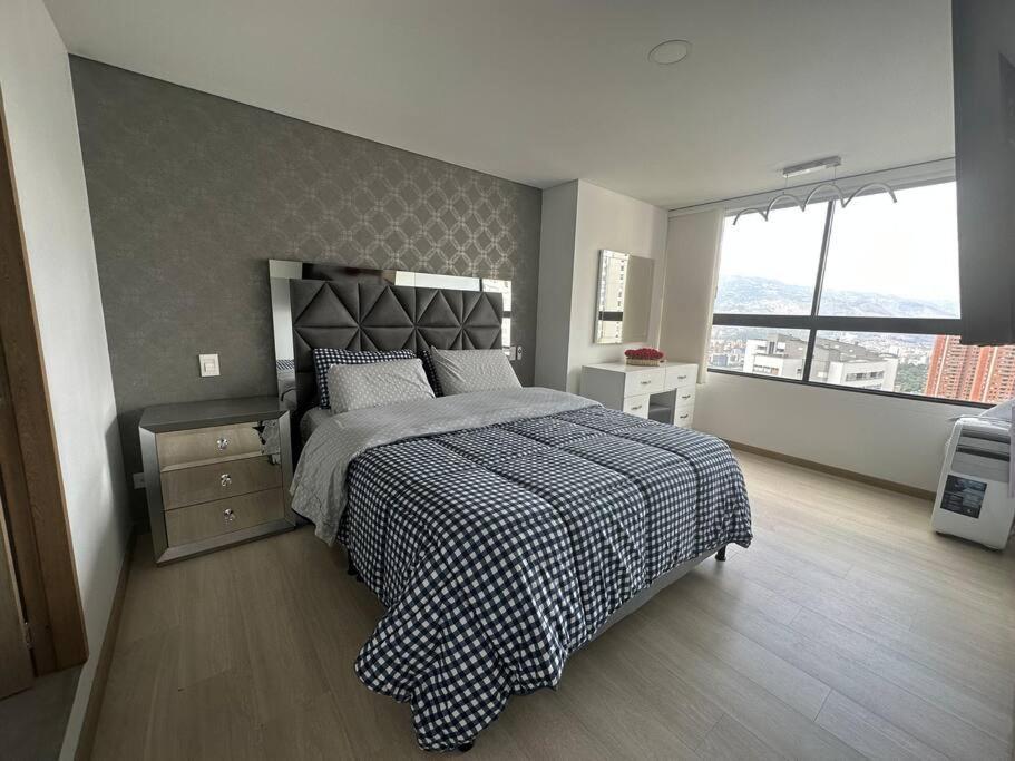 Apartamento Poblado,jacuzzi,wifi,vista Exclusiva Medellín